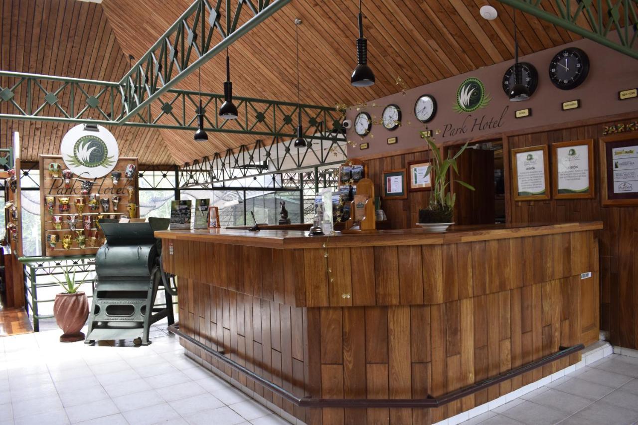 Park Hotel Santa Cruz Verapaz 外观 照片